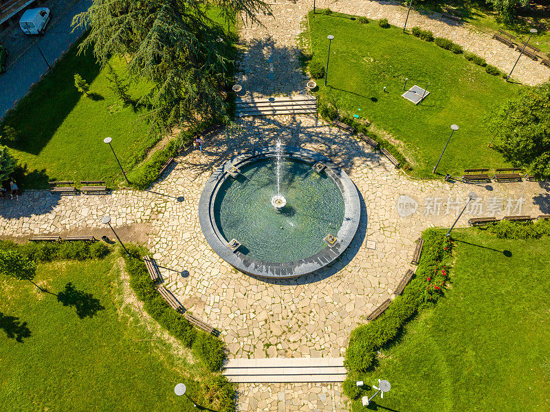 Fountain Frogs in public park Aiazmoto in Stara Zagora， Bulgaria （保加利亚语： Фонтан Жабките в парк Аязмото， Стара Загора， България）